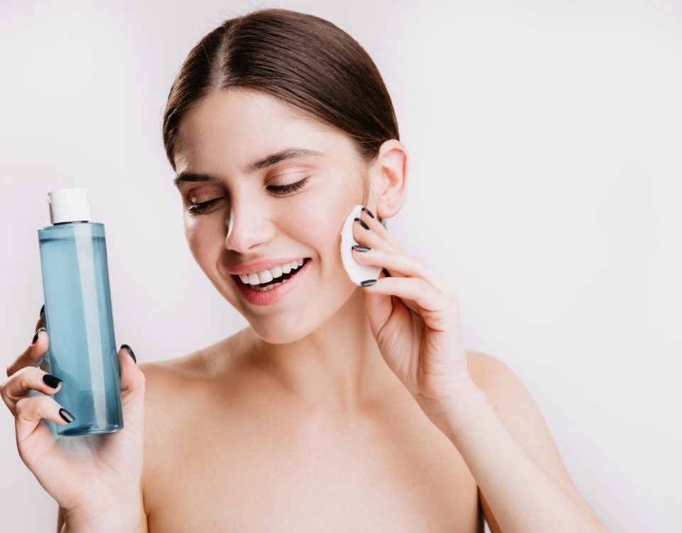 Cea mai bună apă micelară folosită de o femeie.